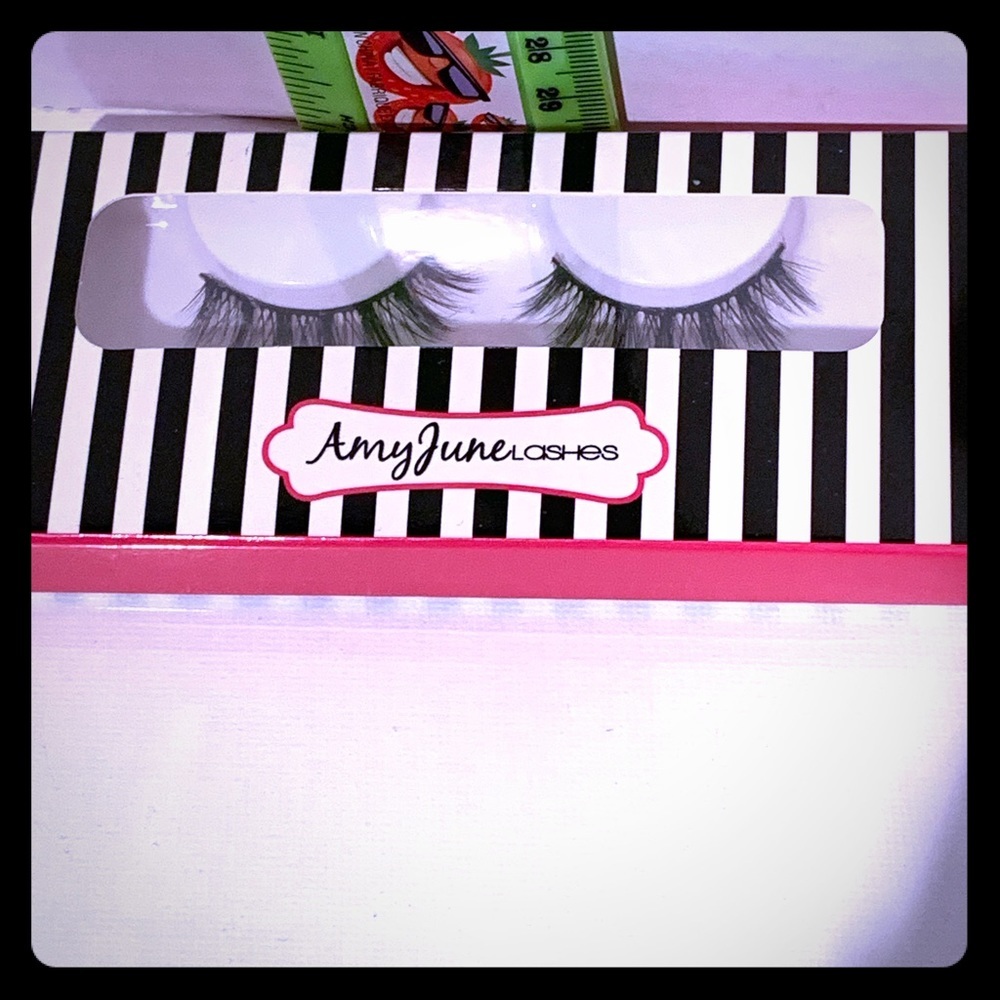 Amy June lashes NIB